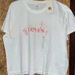 Brand New!!! Womens levis crop top short sleeve tee. Size 2X